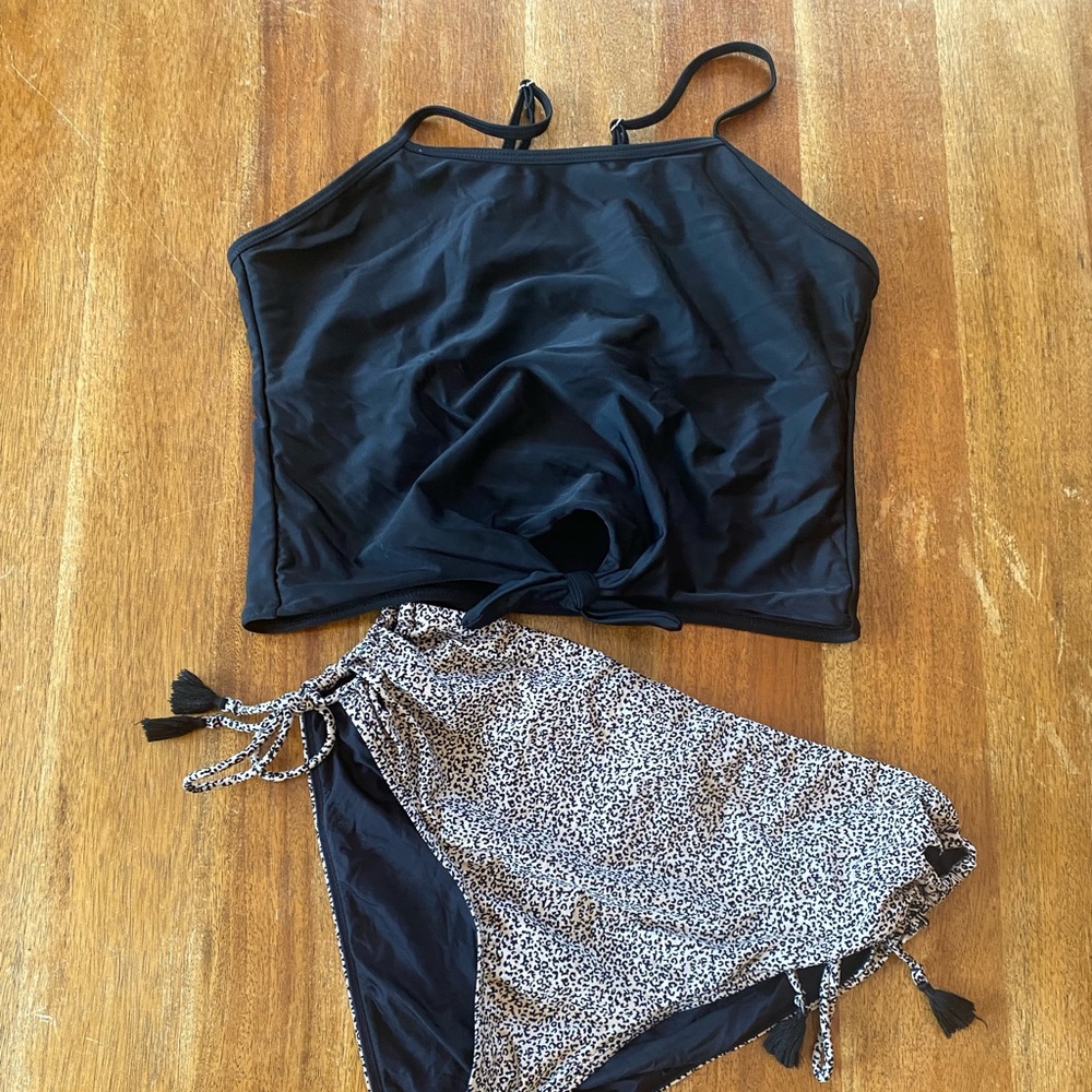 TASSEL BOTTOM TWO-PIECE SWIMSUIT